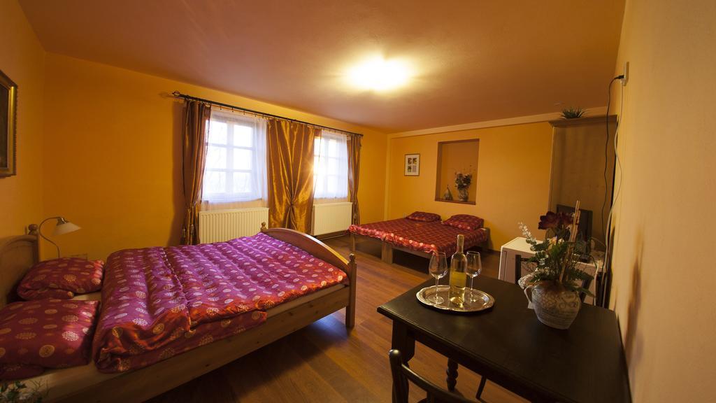 Penzion Zatisi Mikulov Quarto foto
